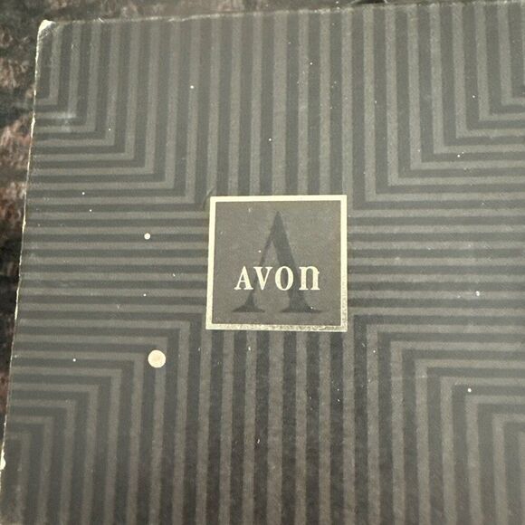 Avon Undeniable Necklace Clear Crystal 1993 Vintage With Box - Picture 7 of 8